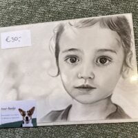 Tekening: meisje in grafiet